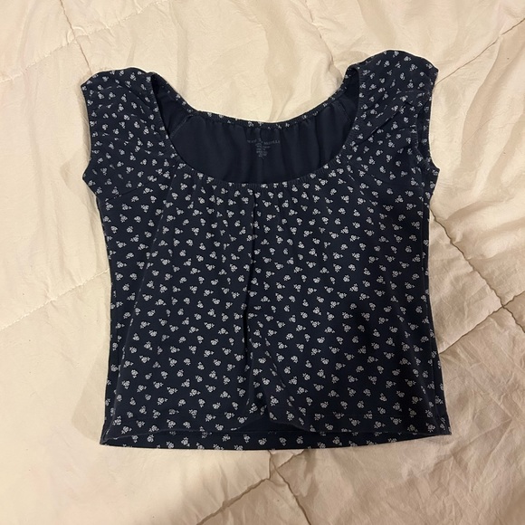 Brandy Melville Eden Crop Top - Picture 2 of 6